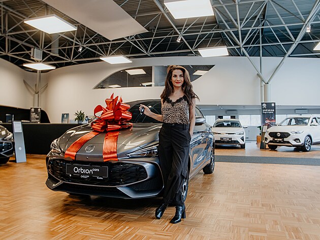 �Parkuju tak, �e i chlapi nesta�� z�rat!� Eva Decastelo si za volantem v���.