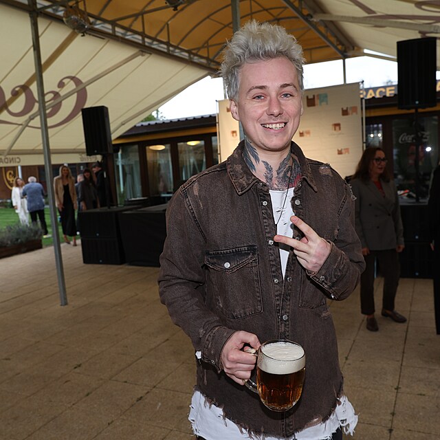 Vojt�ch Drahokoupil a K�est charitativn�ho kalend��e Nadace Ane�ka ve spolupr�ci Karol a Kv�do.