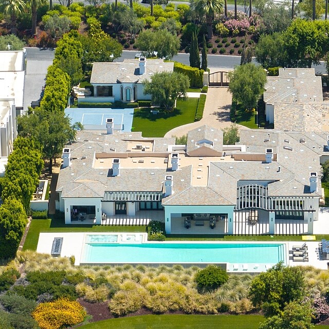 Justin Bieber dlu�� za sv� s�dlo n�kolik milion�