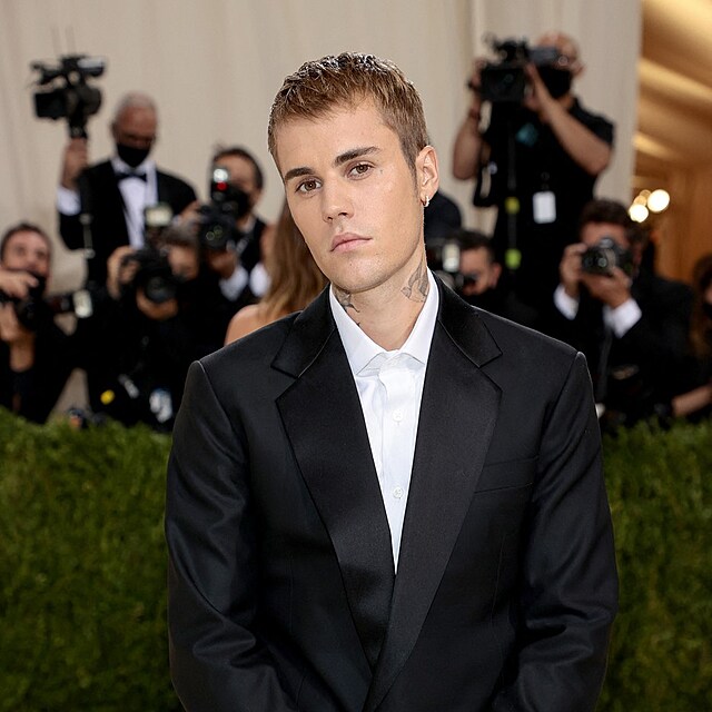 Justin Bieber dlu�� za sv� s�dlo stovky milion�