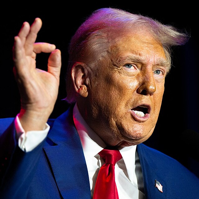 Trumpv notoricky patn make-up.