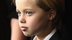 Shiloh v chlapeckém oble�ení.