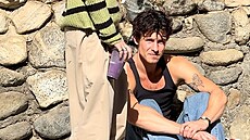 Shawn Mendes si u�ívá smoothie s neznámým mu�em.