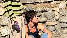 Shawn Mendes si u�ívá smoothie s neznámým mu�em.