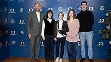 Generální �editel �T Jan Sou�ek s hlavním hereckým obsazením.