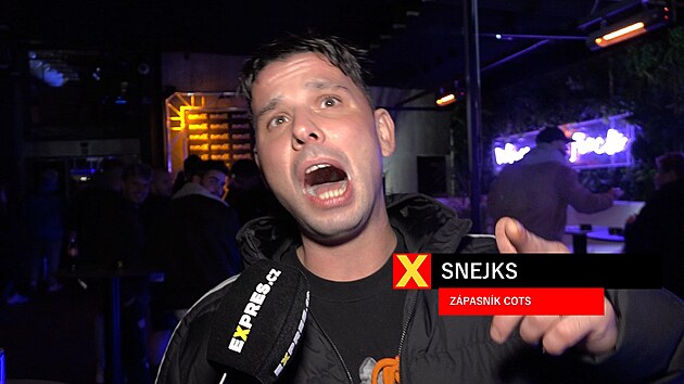 Snejks mluvil o ench.