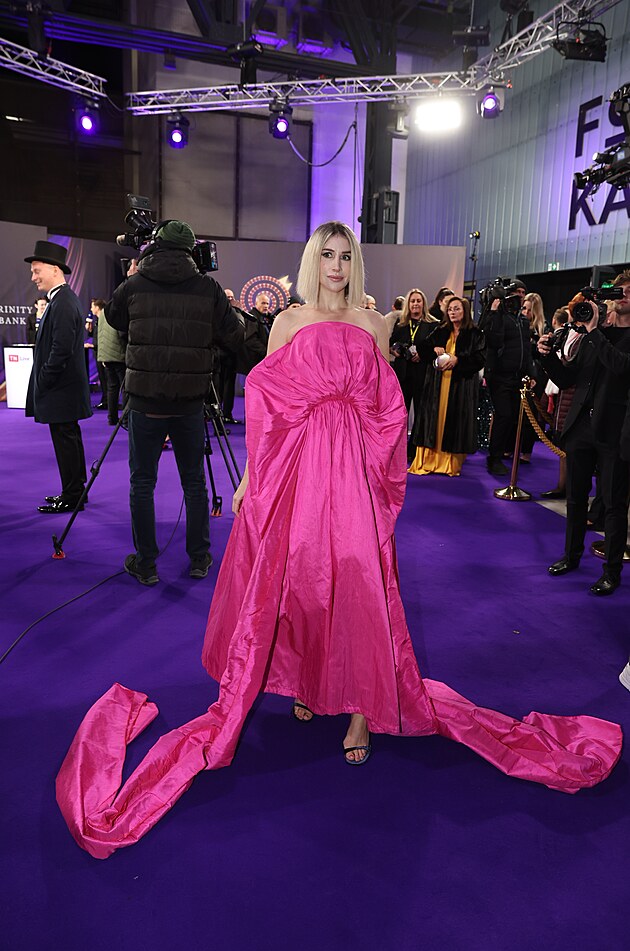 Hv�zdy na �erven�m koberci.