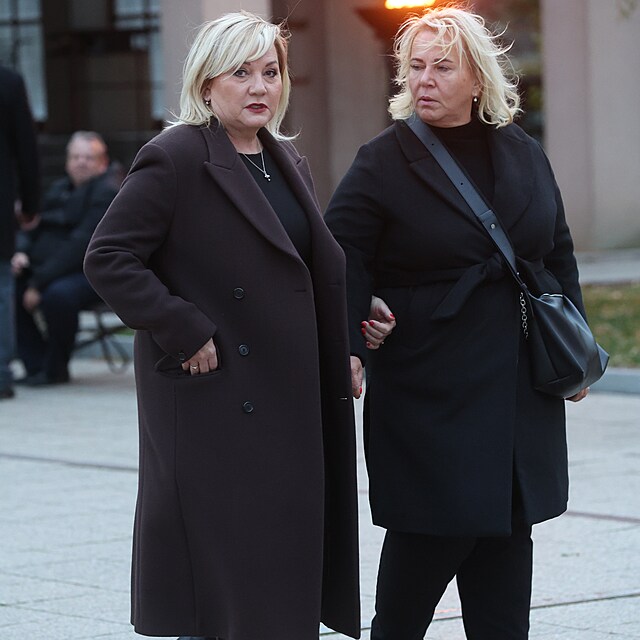 Alena Shillerov� a Kl�ra Dost�lov�