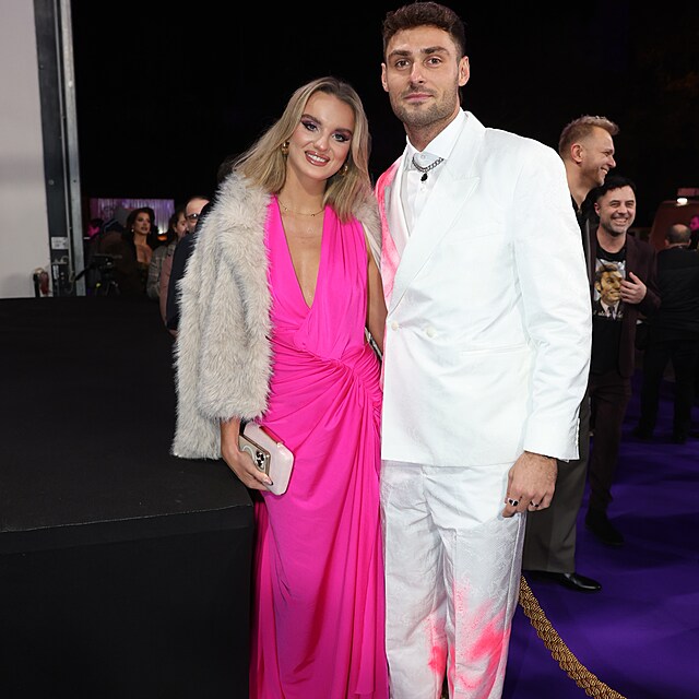 Hv�zdy na �erven�m koberci.