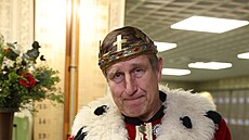 Václav Vydra pasoval Josefa Dvo�áka na ministra vodník� v Muzeu iluzí.