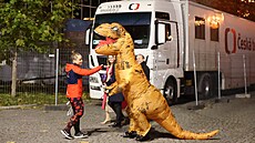 Martina Ptá�ková si p�ivedla dinosaura na vodítku.