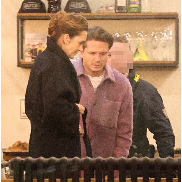 Nkolk celebrit se po pedvn Slavk uklidilo do nedalek hospody. Tajnou...