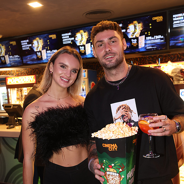 Trabo a Kristi se zasnoubili. Poznali se v Love Islandu teprve před rokem