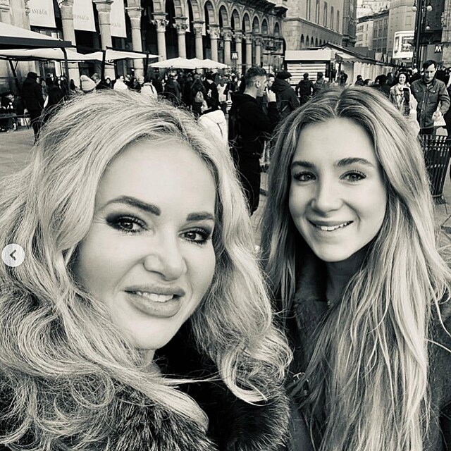 Monika Babi�ov� a jej� dcera Vivien v Mil�n�