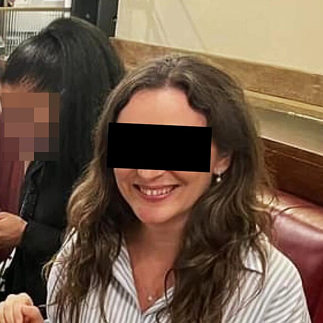 Jane�ek v l�t� pro�il rom�nek s touto �enou. Podle na�ich informac� m� man�ela a mal� d�ti.