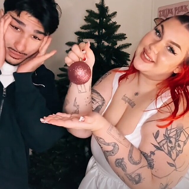 Sugar Denny s ptelem zdob vnon stromek