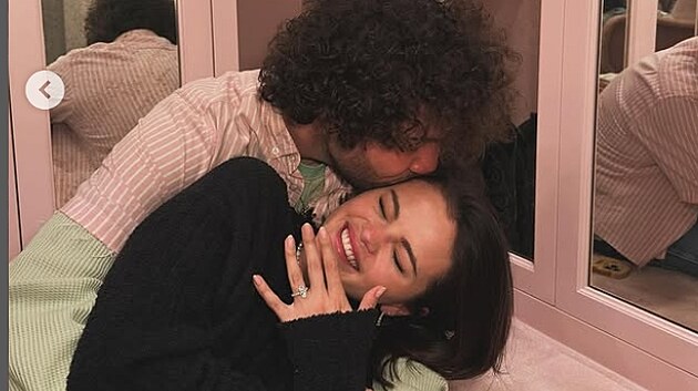 Selena Gomez se zasnoubila.