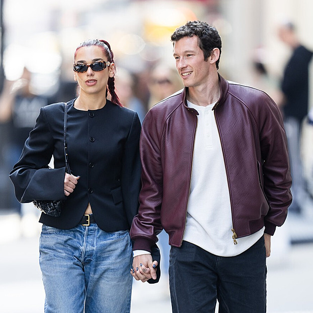 Bude novým Bondem přítel Dua Lipy? Zpěvačka má nazpívat píseň k bondovce