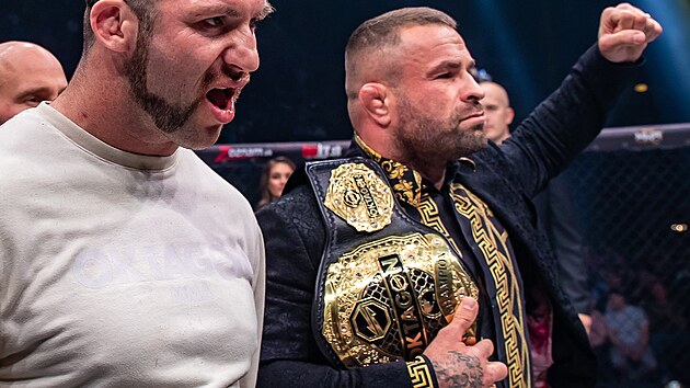 Karlos V�mola a Will Fleury