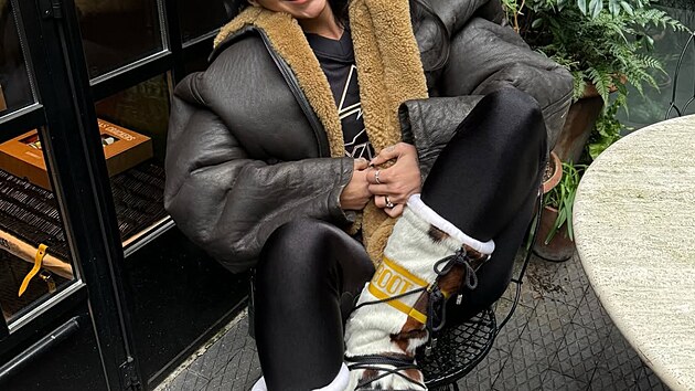 Dua Lipa a Callum Turner se zasnoubil