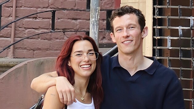 Dua Lipa a Callum Turner se zasnoubili