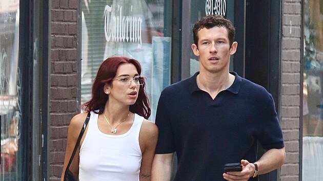 Dua Lipa a Callum Turner se zasnoubili