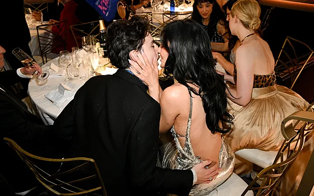 Zlatý glóbus Timothée Chalamet nezískal, štěstí ale našel doma. Kylie Jenner ho celý večer podporovala, spekuluje se o svatbě