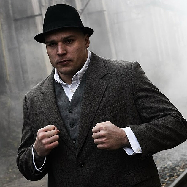 Lukášovi Fajkovi rapidně roste popularita. Kvůli rvačce mu hrozí vězení, patří mezi boxerskou elitu