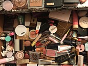 Nepo�ádek v makeupovém �uplíku.