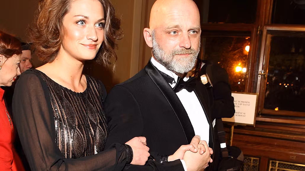 Hynek �ermák je na svou cho� Veroniku nále�it� py�ný.