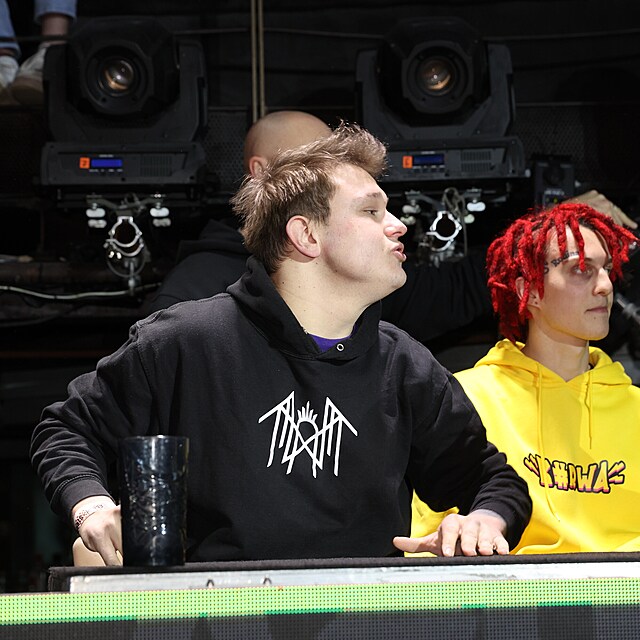 Nov� Clash of the Stars