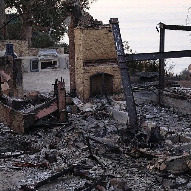 Z domu Mela Gibsona zbyly ruiny.