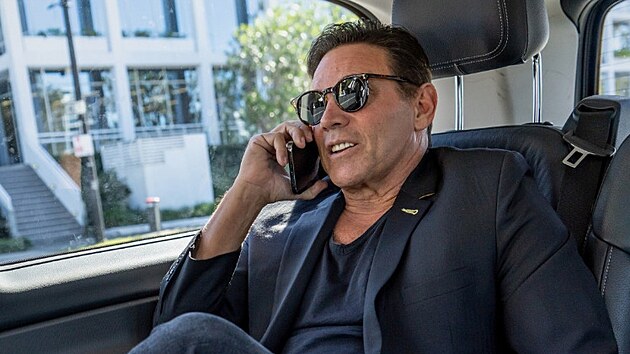 Vlk z Wall Street motivuje lidi na soci�ln�ch s�t�ch. Jordan Belfort milion�m sleduj�c�ch vypr�v� o sv�m kru�n�m �ivot�