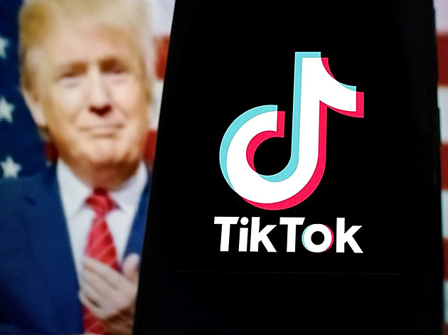 Trump prodloužil lhůtu jednání o TikToku. Za rozhodnutí je kritizovaný