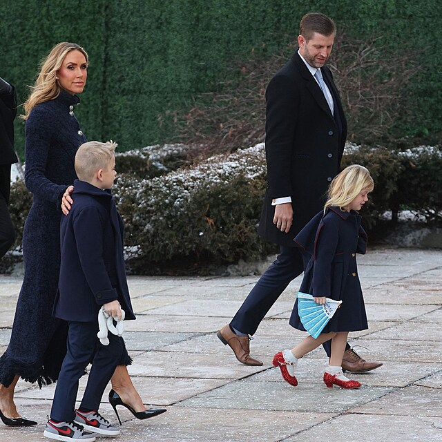 Lara Trumpov� s man�elem Ericem a d�tmi