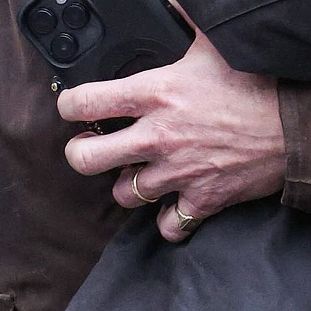 Richard Hammond m�l na proch�zce s dcerou na sob� snubn� prsten.