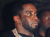 Diddy údajn� znásilnil �estnáctiletou dívku. Nabídl jí odvoz autem, poté jí prý...