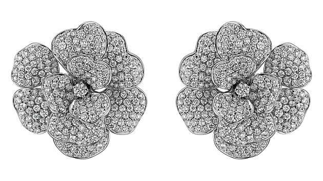 Kolekce pro Sabinu P��dovou zahrnuje n�u�nice, prsten a n�ramek, jejich�...