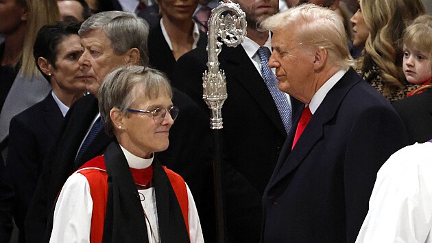 Donald Trump na bohoslub Mariann Edgar Budde.
