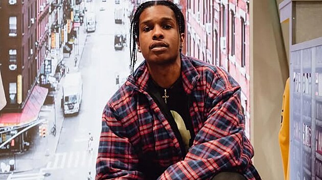 A$AP Rocky tvrd, e na bvalho kolegu nevythl opravdovou zbra. Zrove odmtl nabdku dohody o vin