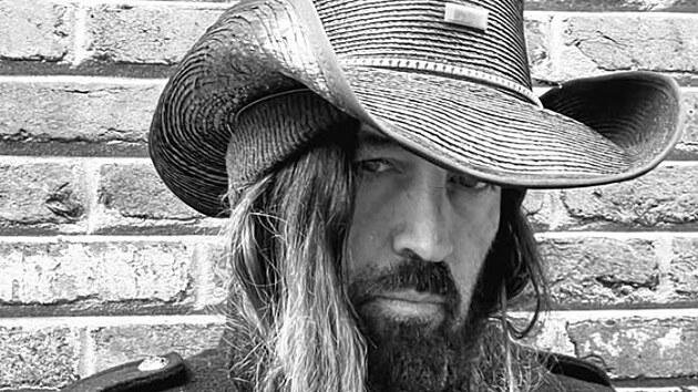 Otec Miley Cyrus m oividn osobn problmy. Billy Ray Cyrus se s rodinou nebav, jeho dti o nj maj strach