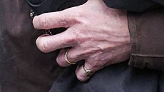 Richard Hammond m�l na procházce s dcerou na sob� snubní prsten.