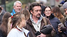 Richard Hammond m�l na procházce s dcerou na sob� snubní prsten.
