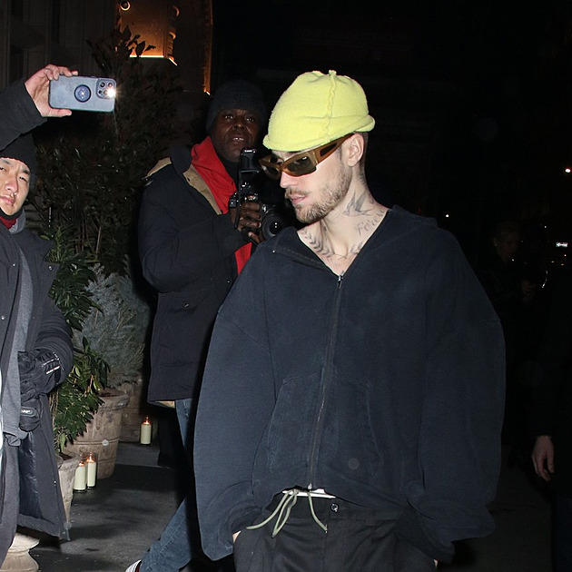 Užívá Justin Bieber návykové látky? Zpěvák se na akci své manželky objevil ve zvláštním stavu