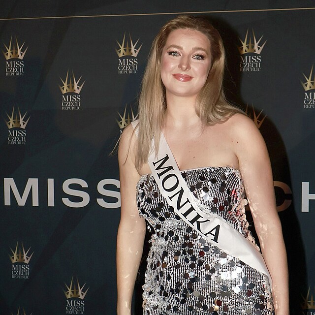 Monika Kub�skov�