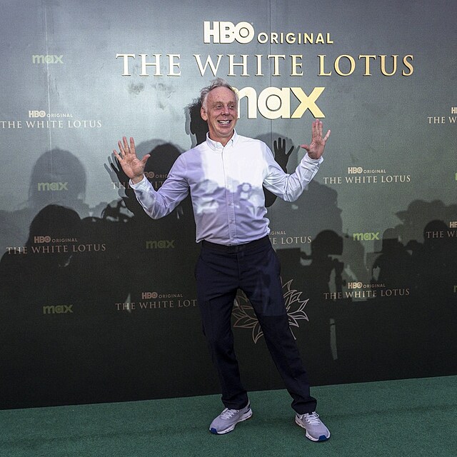 Premi�ra seri�lu B�l� lotos