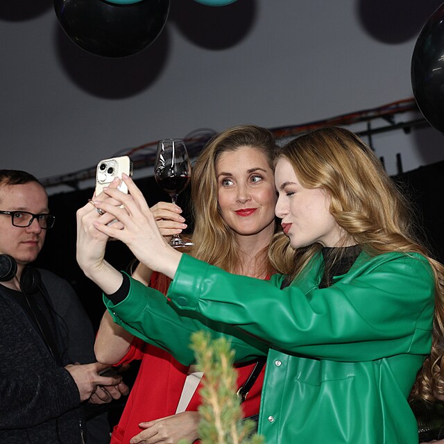 Jana Bern�kov� a Michaela Pech��kov�