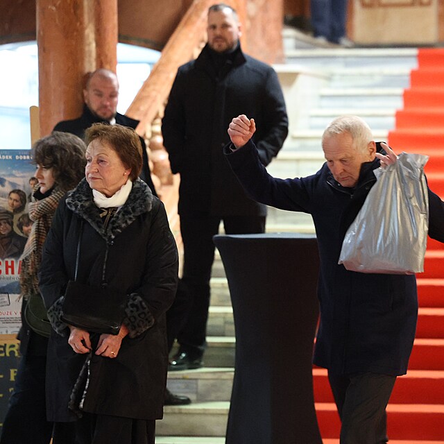 Jan Pirk s man�elkou Blankou na odchodu z Lucerny.