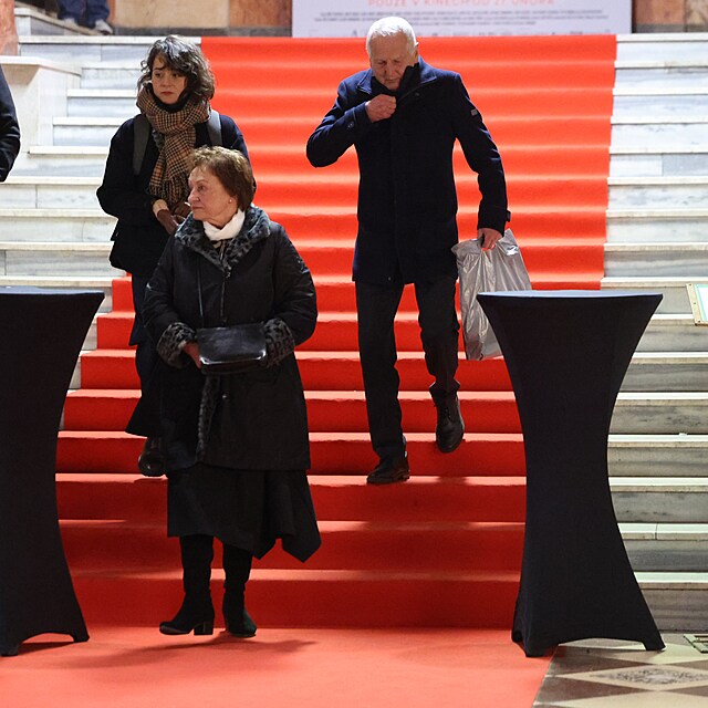 Jan Pirk s man�elkou Blankou na odchodu z Lucerny.