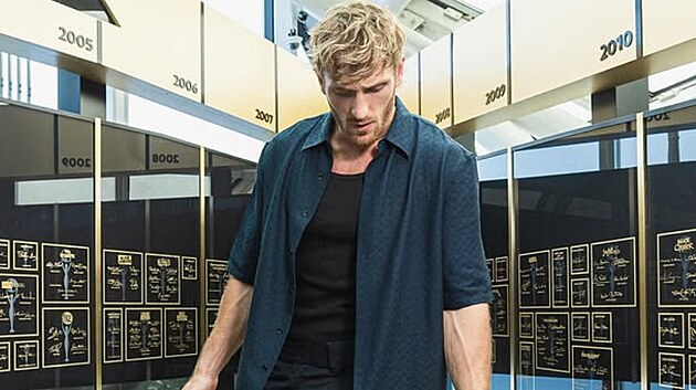 Egyptsk� vl�da odm�tla pustit Logana Paula do zem�. On to nech�pe, mo�n� ho dohnala minulost